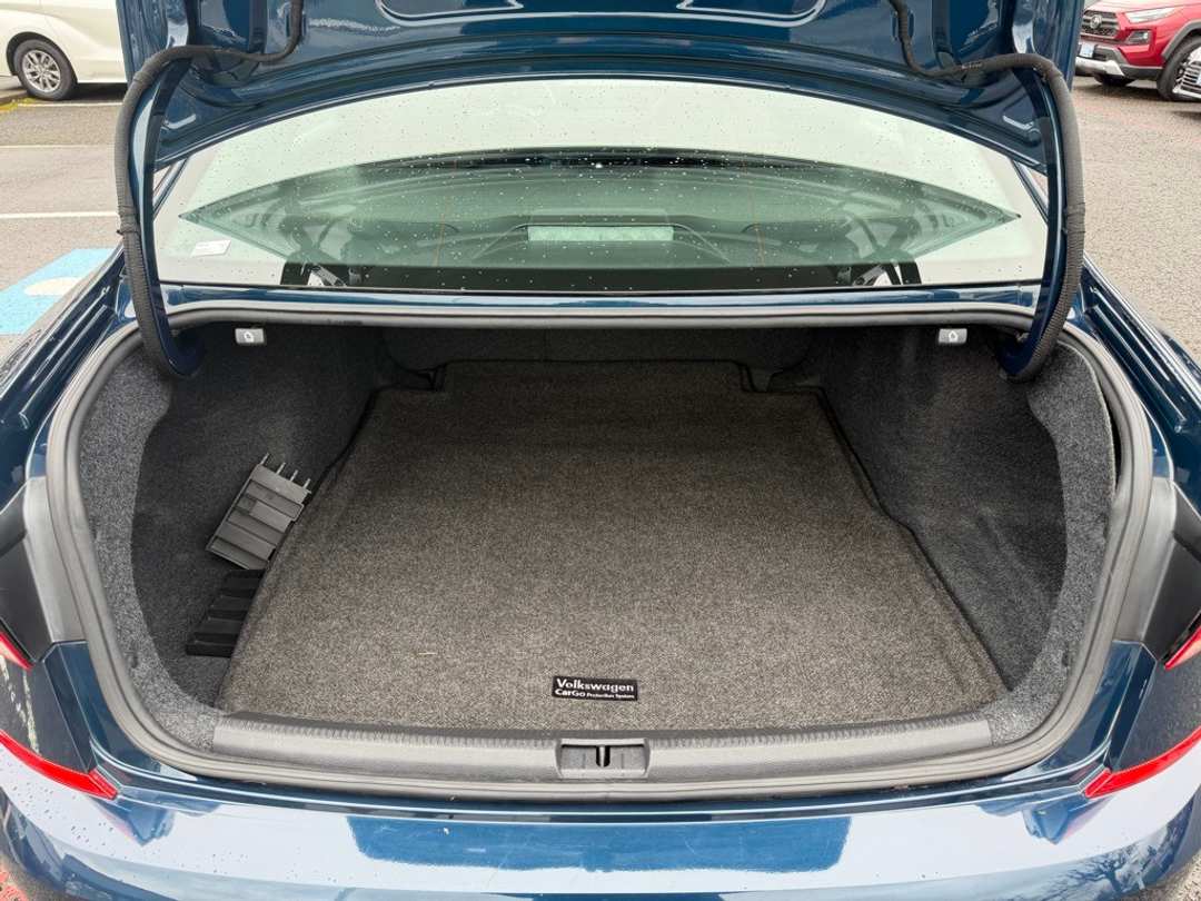 2020 Volkswagen Passat 2.0T RLine - Image 11