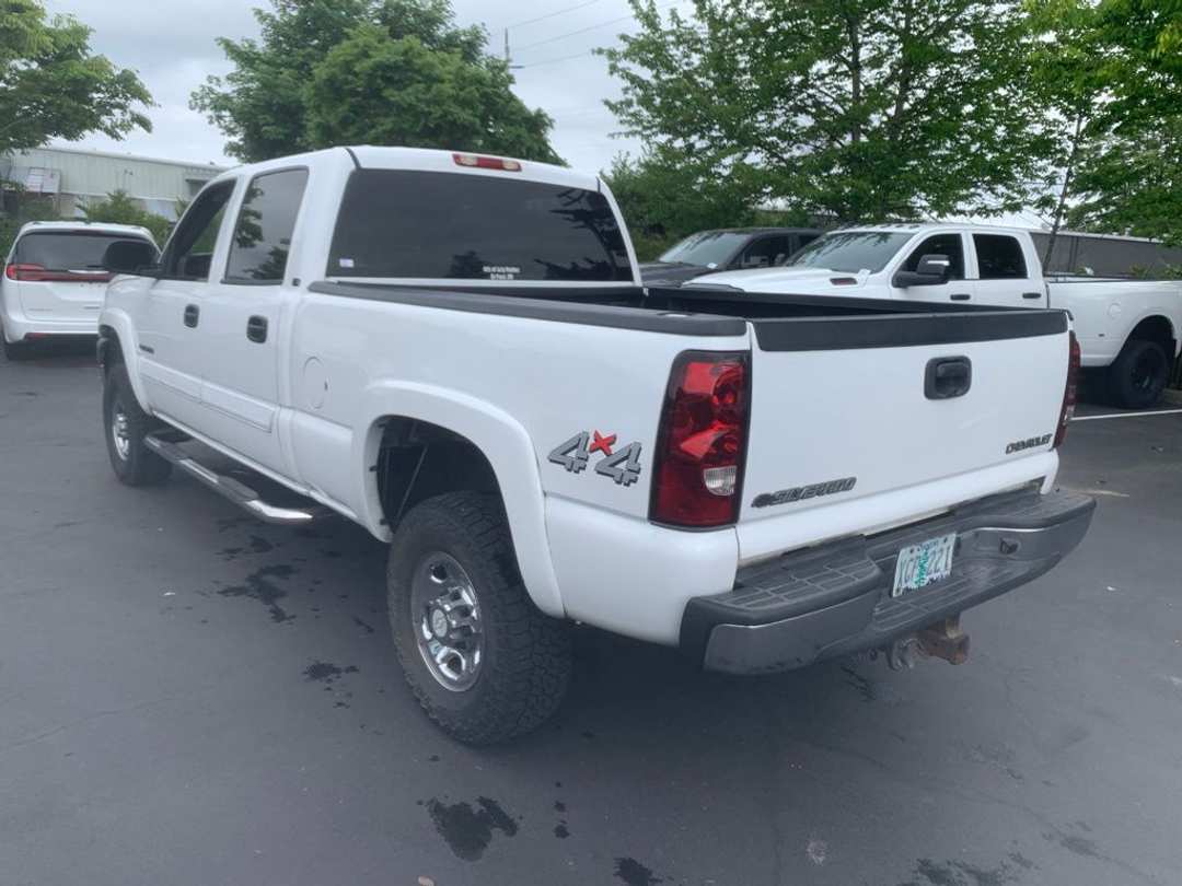 2005 Chevrolet Silverado 2500Hd LS - Image 2