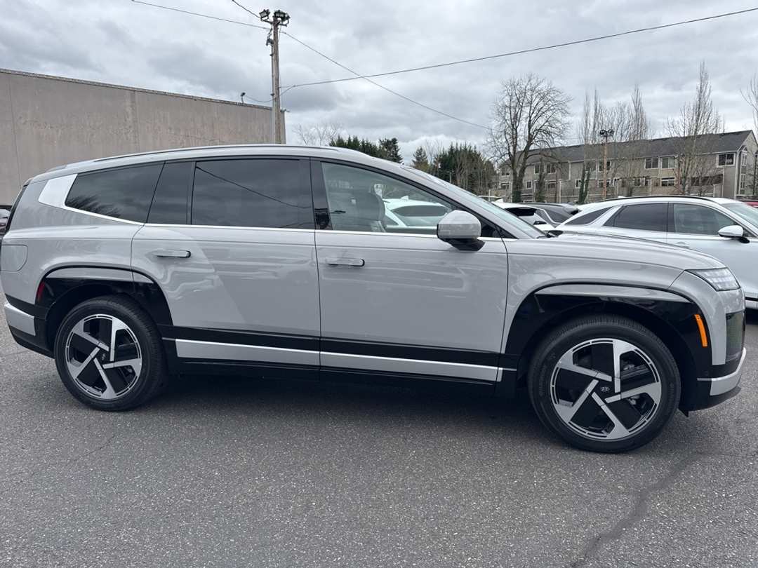 2026 Hyundai Ioniq 9 Performance Limited - Image 8