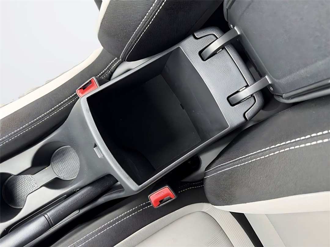 2025 Hyundai Venue SEL - Image 25