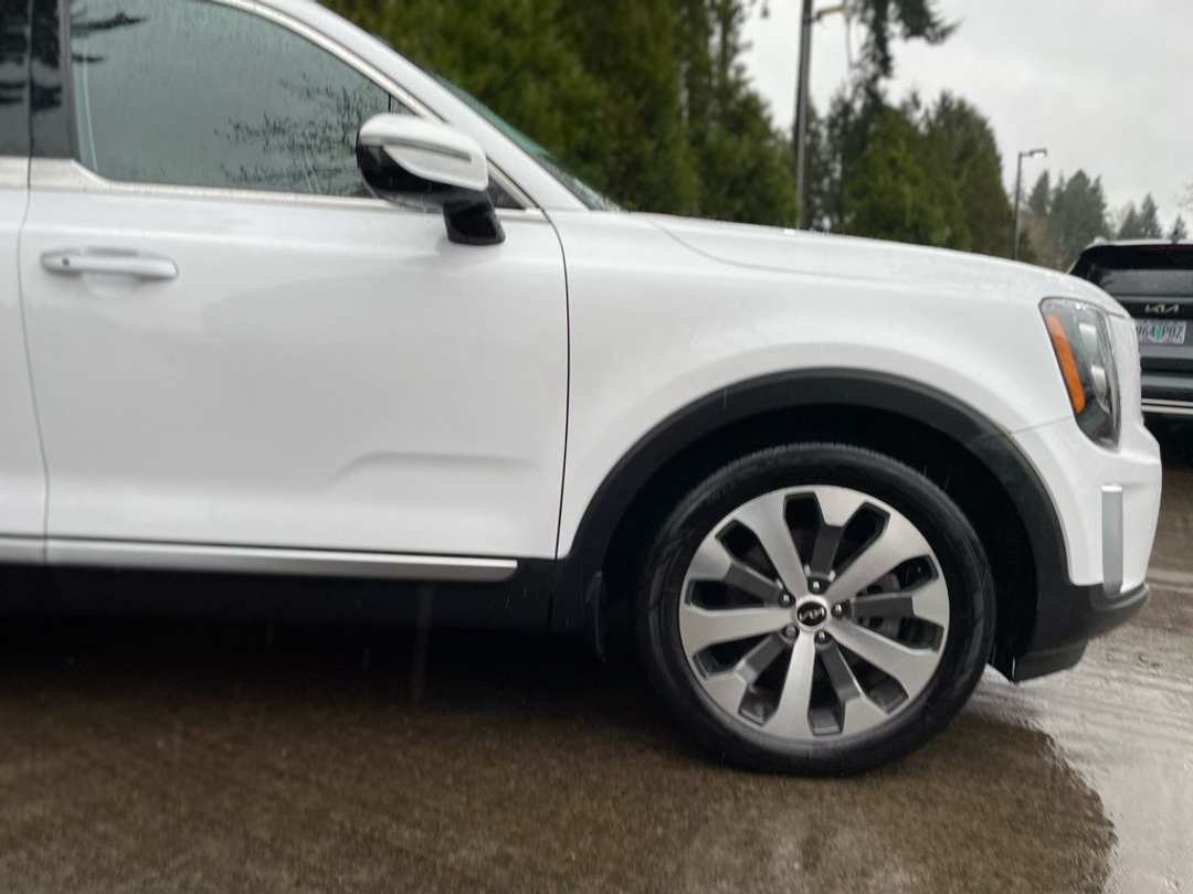 2022 Kia Telluride SX - Image 3