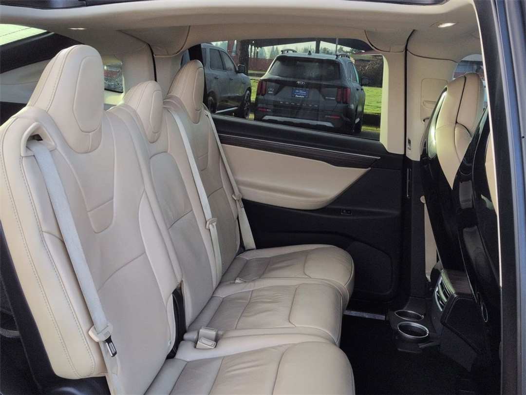 2016 Tesla Model X 90D - Image 29