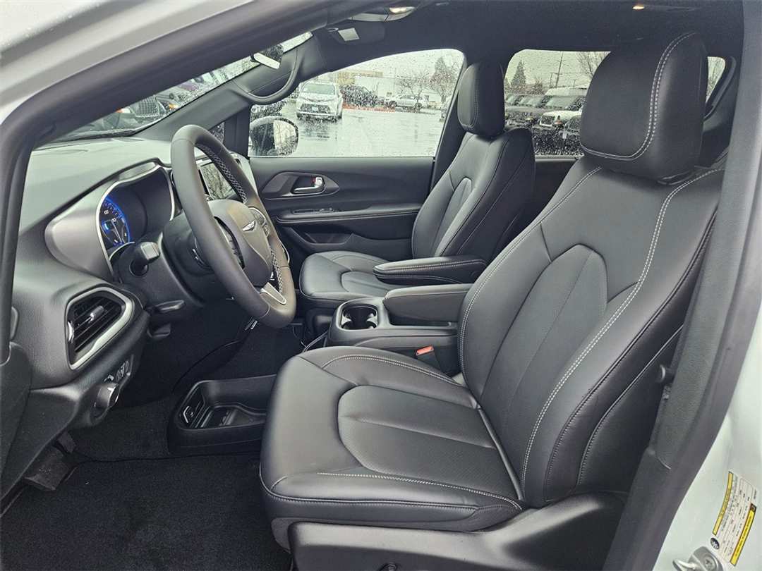 2026 Chrysler Voyager LX - Image 14