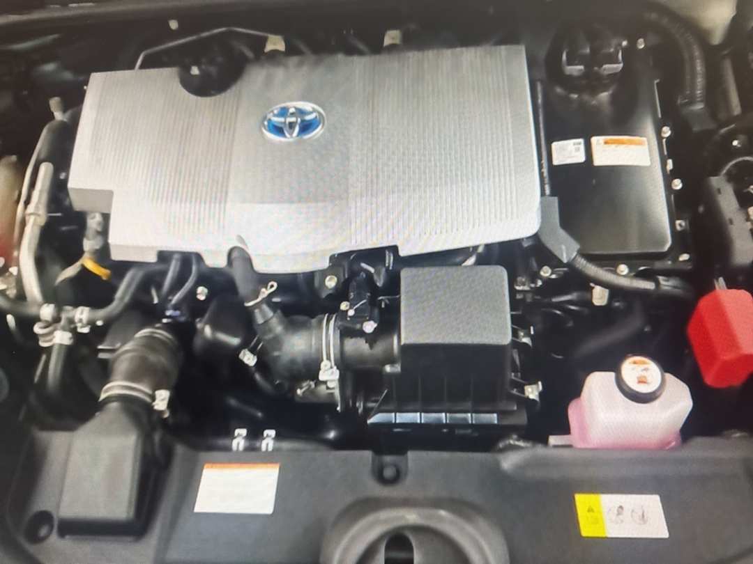 2017 Toyota Prius Three Touring - Image 7