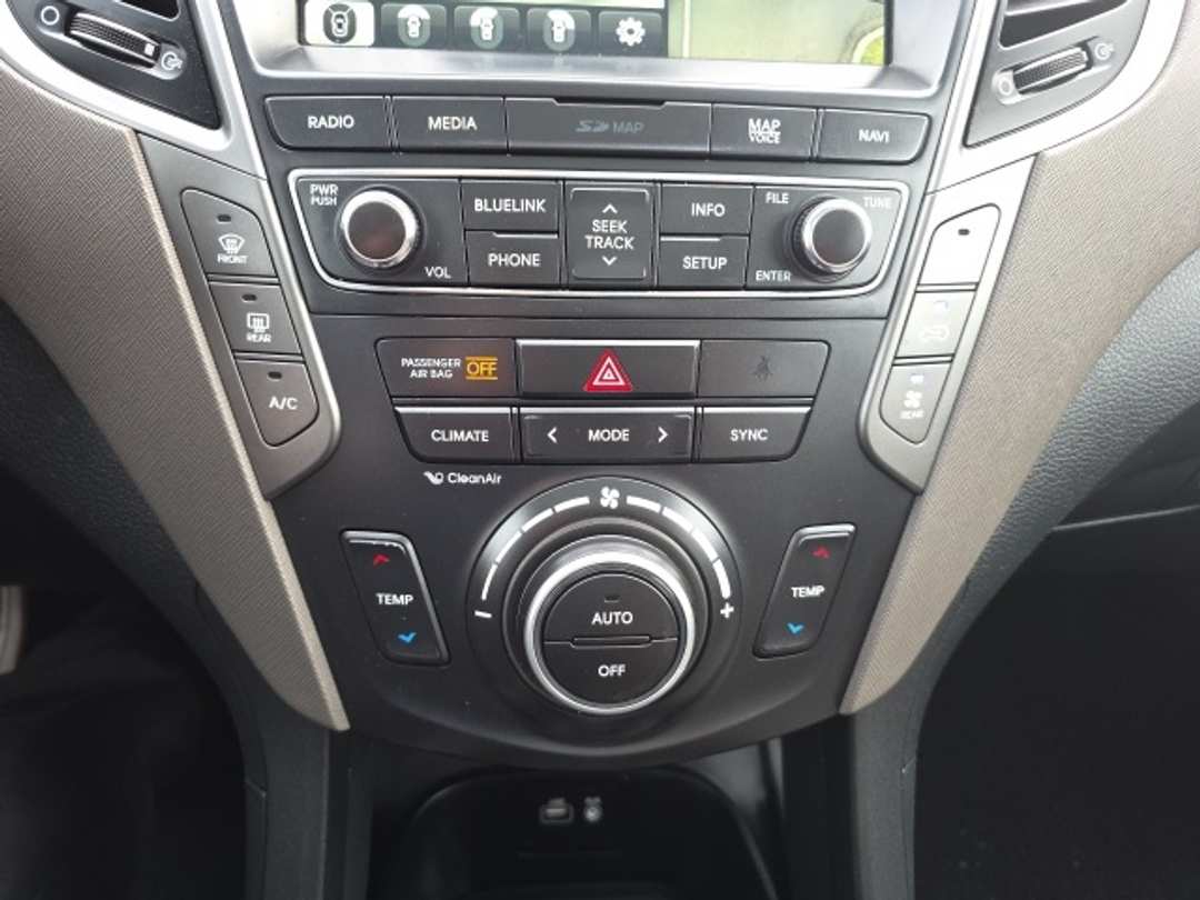 2017 Hyundai Santa Fe SE Ultimate - Image 18