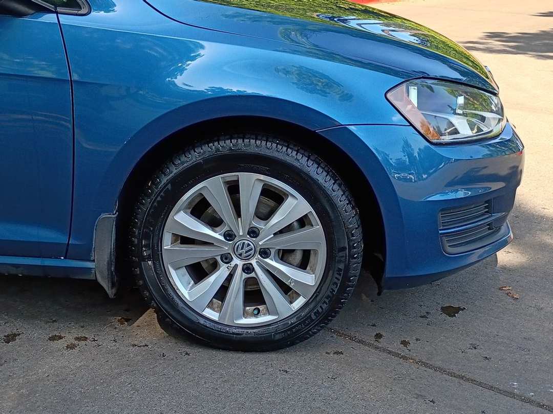 2015 Volkswagen Golf TDI S - Image 2