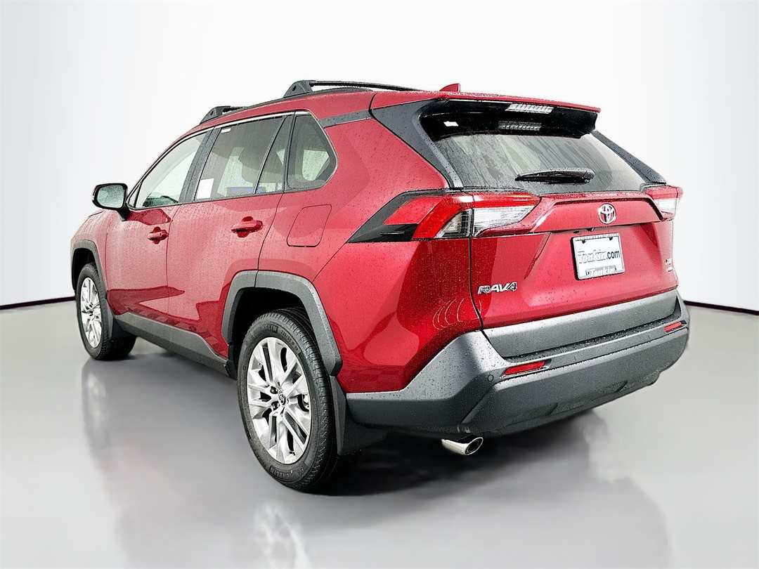 2025 Toyota Rav4 XLE Premium - Image 5