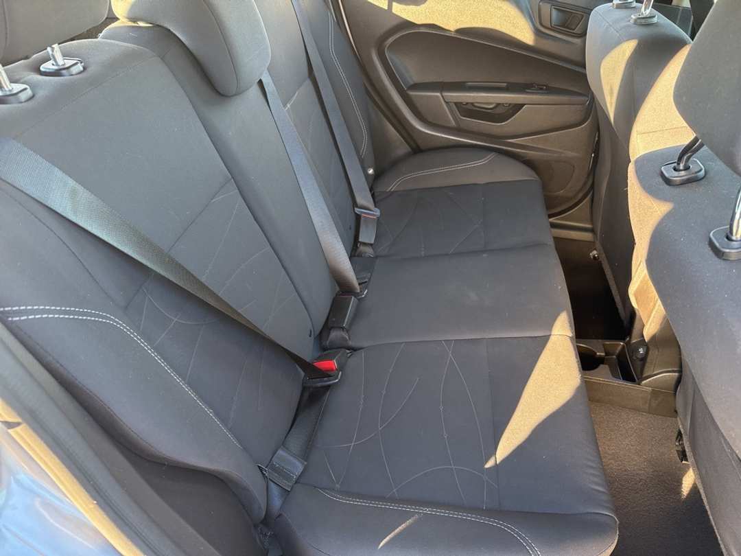 2018 Ford Fiesta SE - Image 21