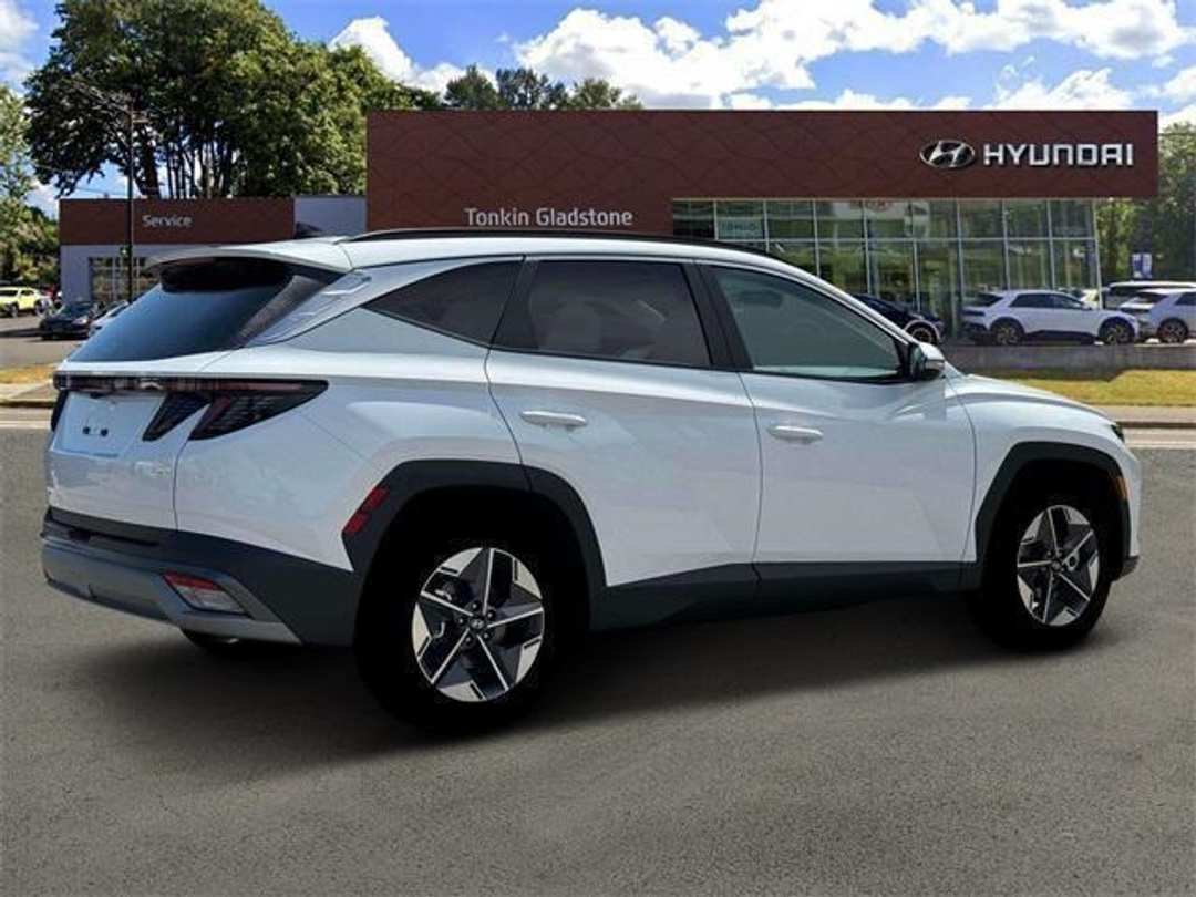2026 Hyundai Tucson SEL Premium - Image 8