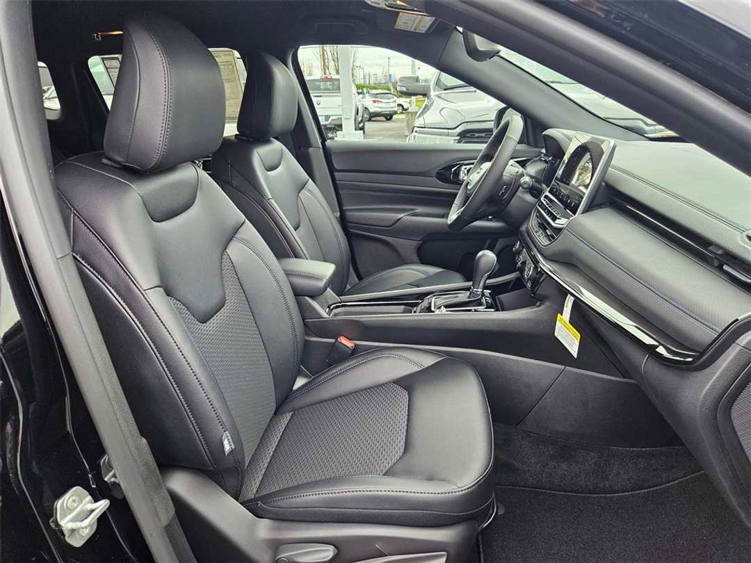 2026 Jeep Compass Latitude - Image 35