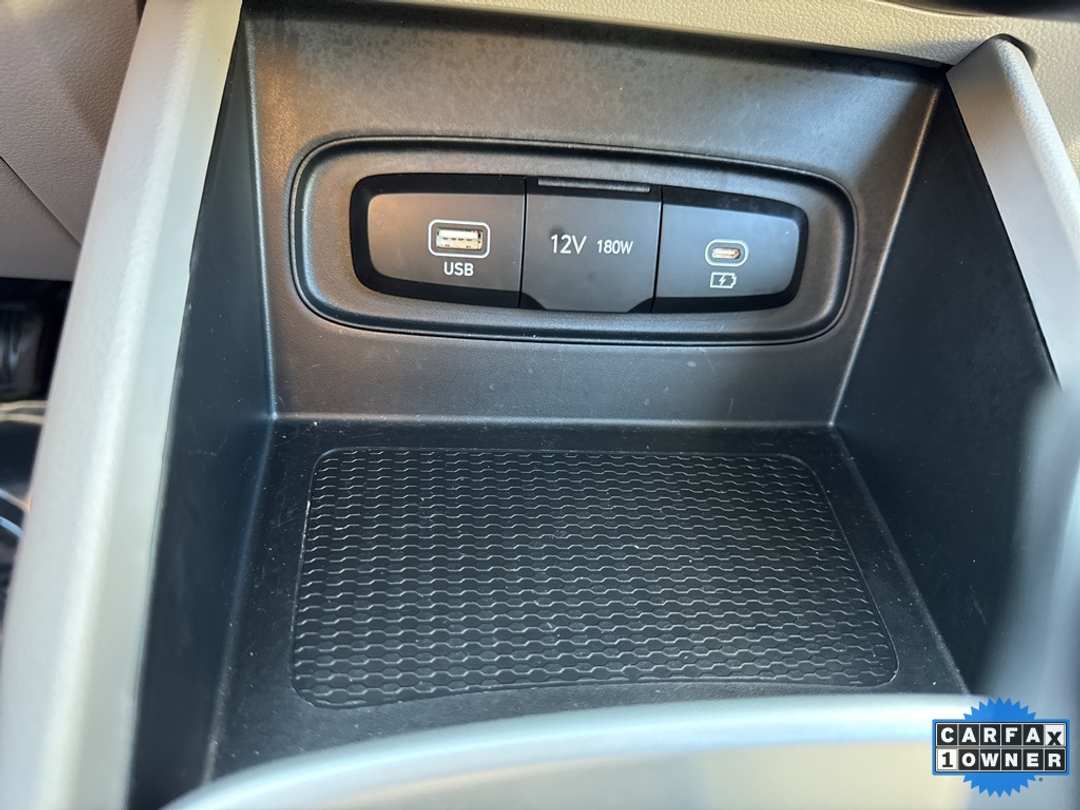 2025 Hyundai Venue SEL - Image 20