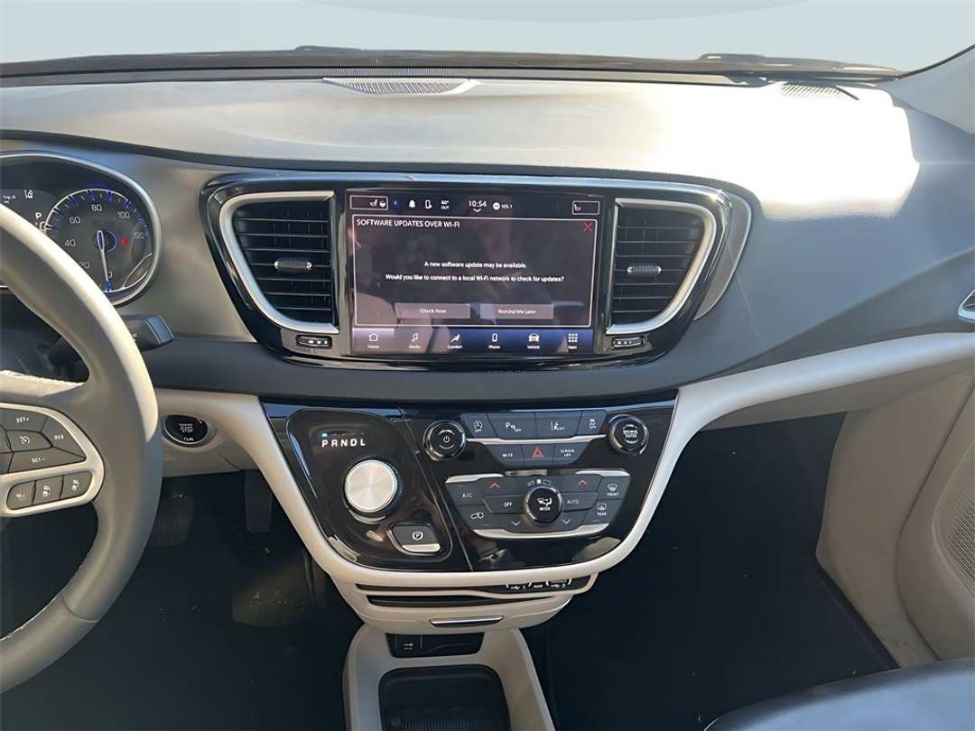 2023 Chrysler Pacifica Touring L - Image 16