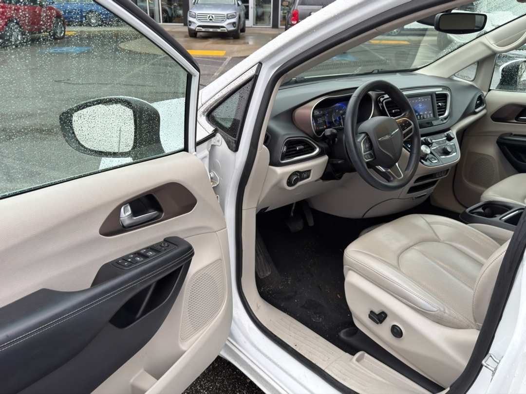 2021 Chrysler Voyager LXI - Image 11