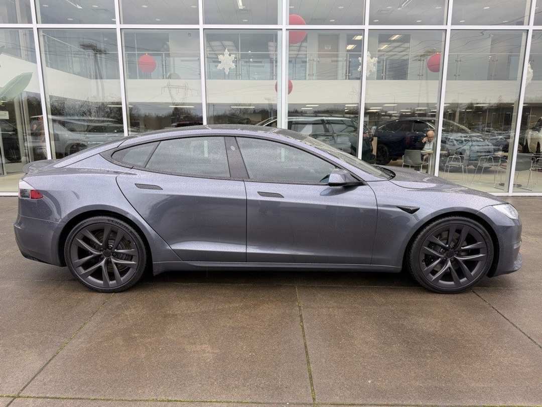 2021 Tesla Model S Plaid - Image 10