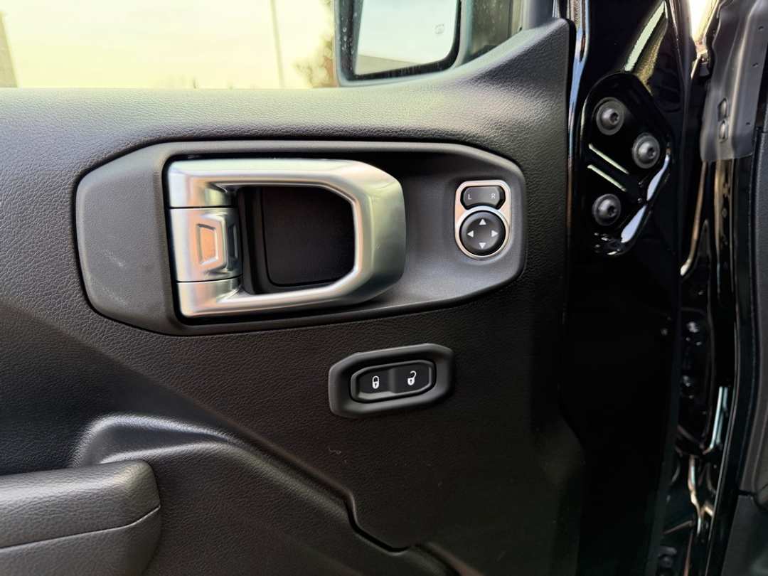 2026 Jeep Wrangler Rubicon - Image 13