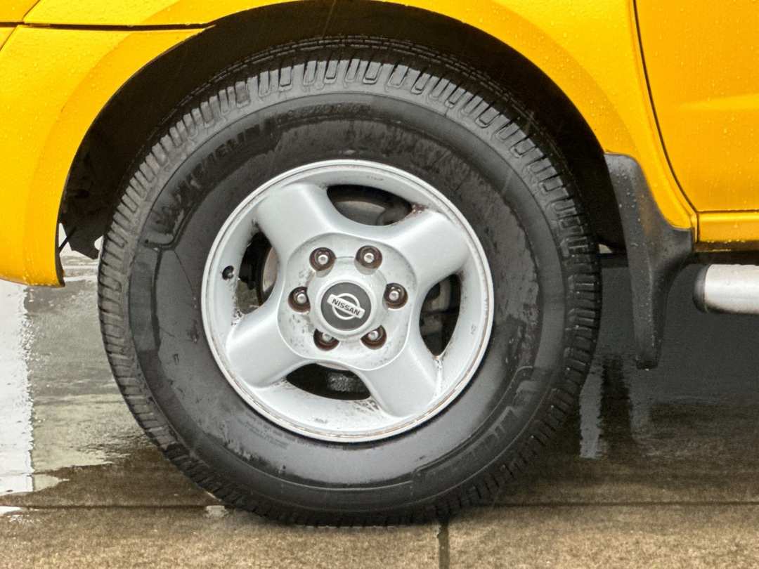 2001 Nissan Frontier SE - Image 22