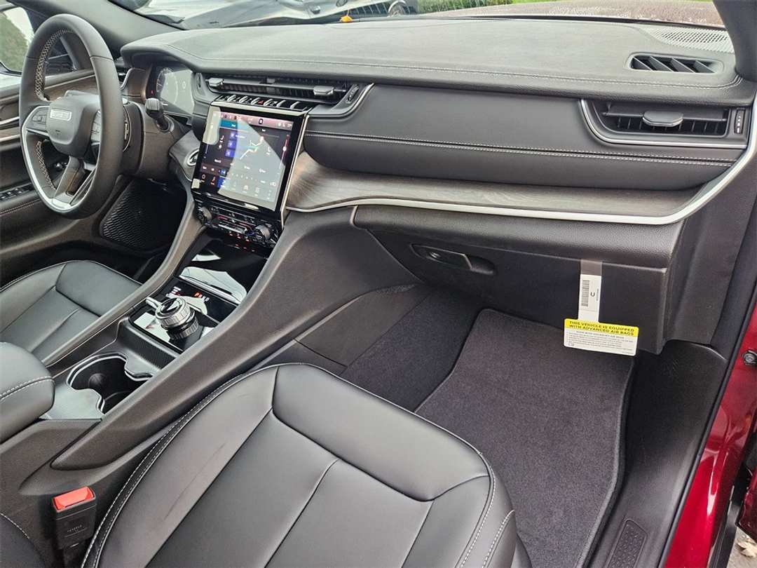 2025 Jeep Grand Cherokee L Limited - Image 38