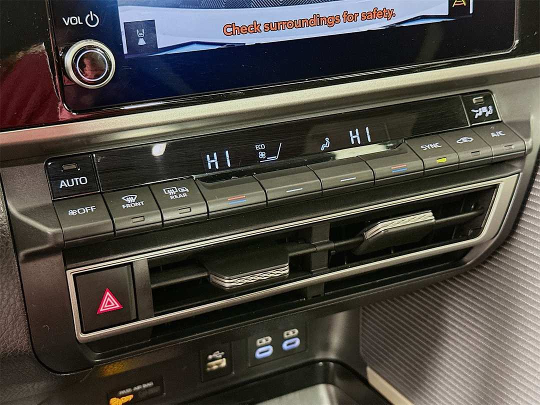 2025 Toyota Camry SE - Image 16