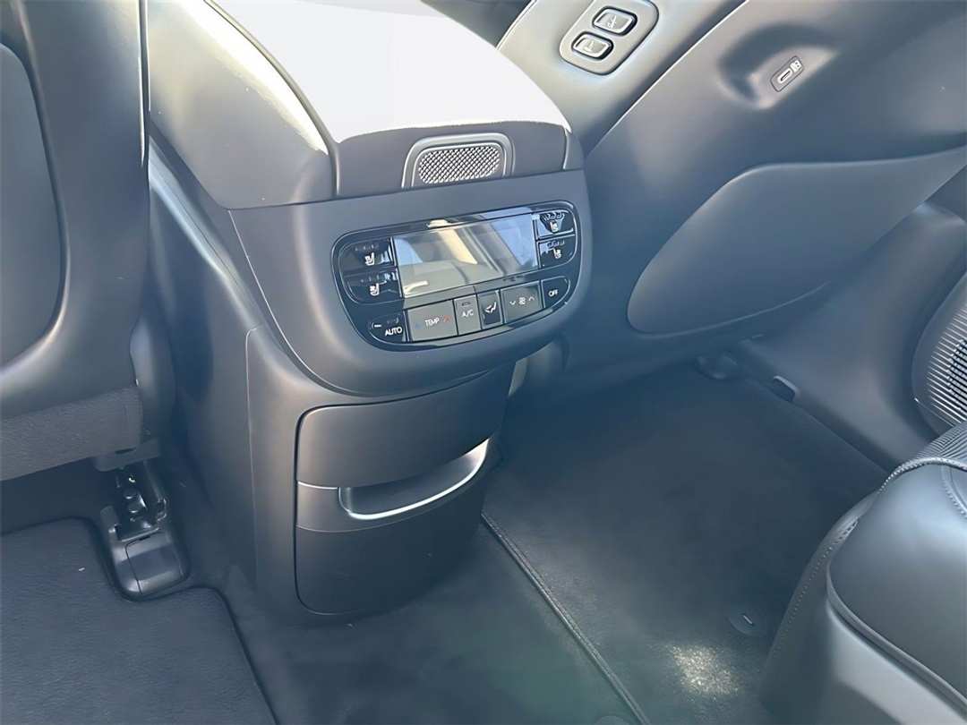2026 Hyundai Ioniq 9 Performance Limited - Image 25
