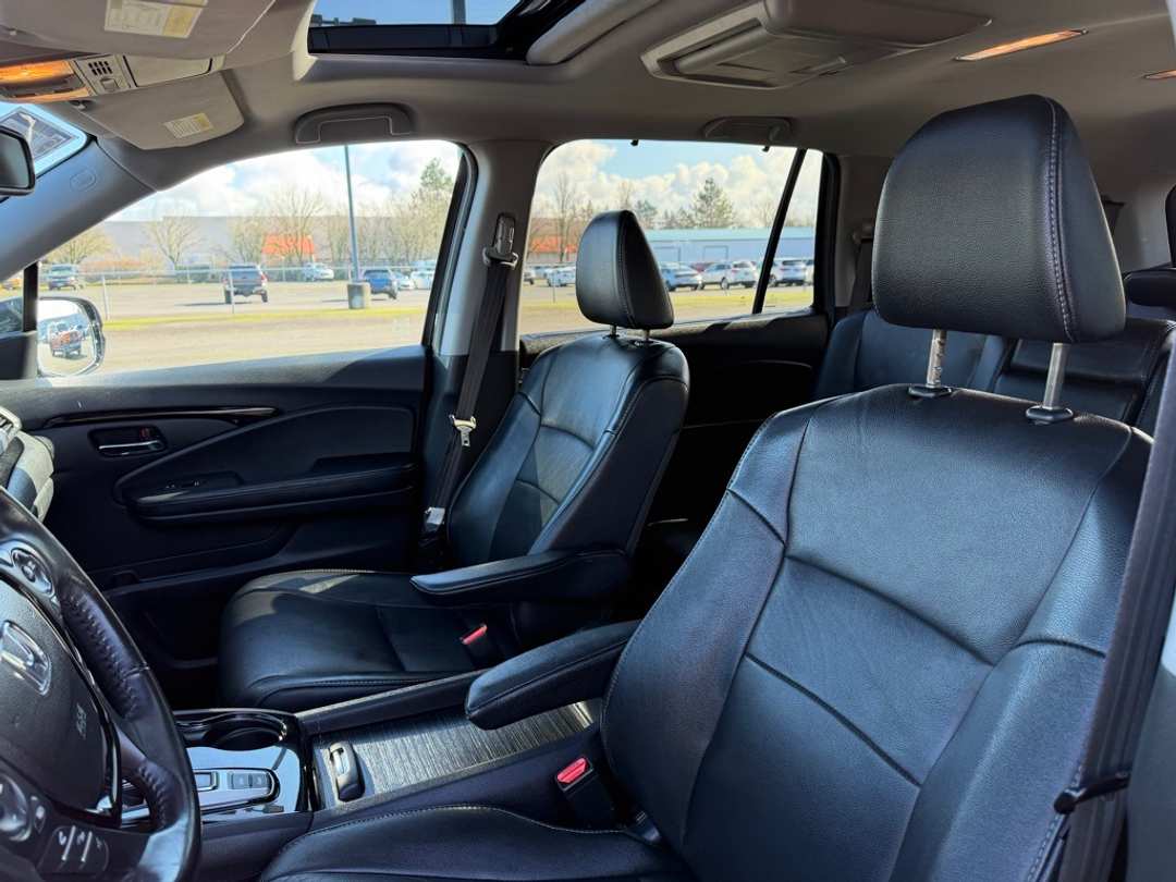 2017 Honda Pilot Touring - Image 16