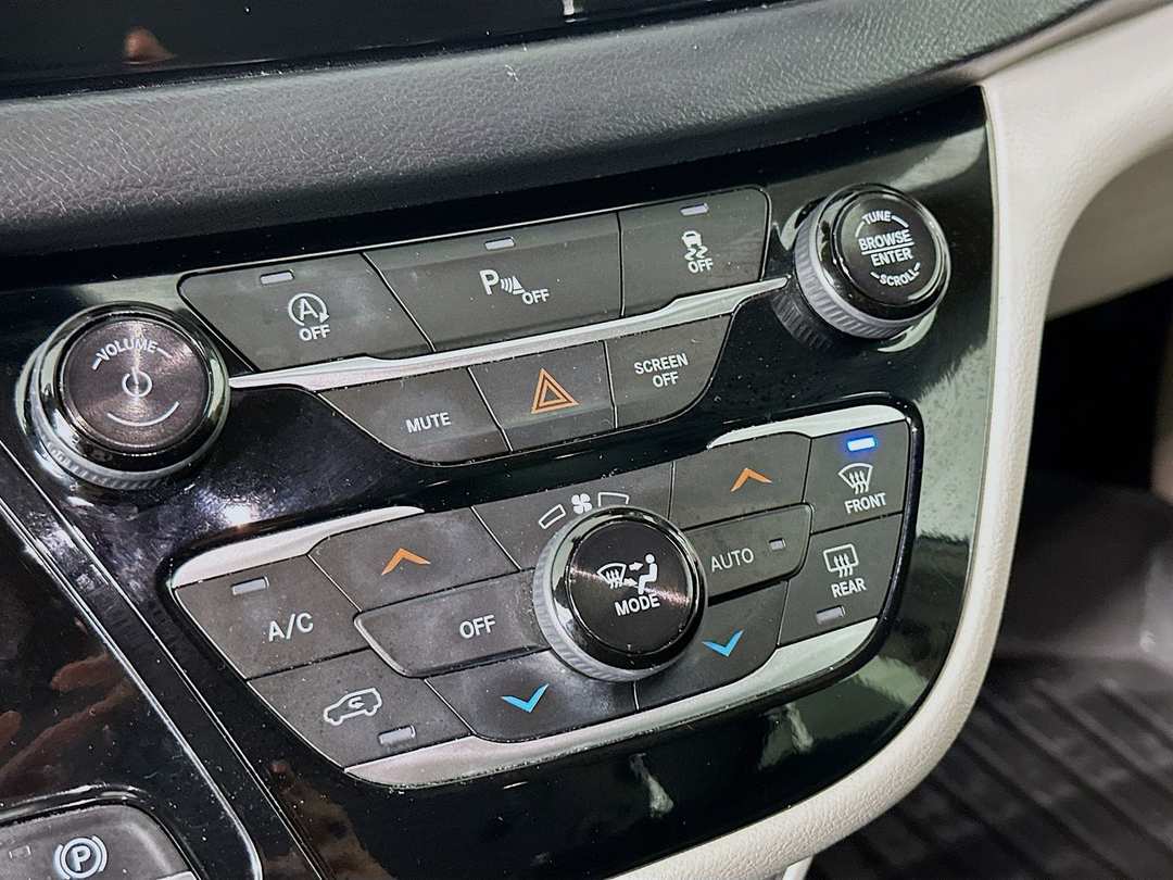 2019 Chrysler Pacifica Touring L - Image 16