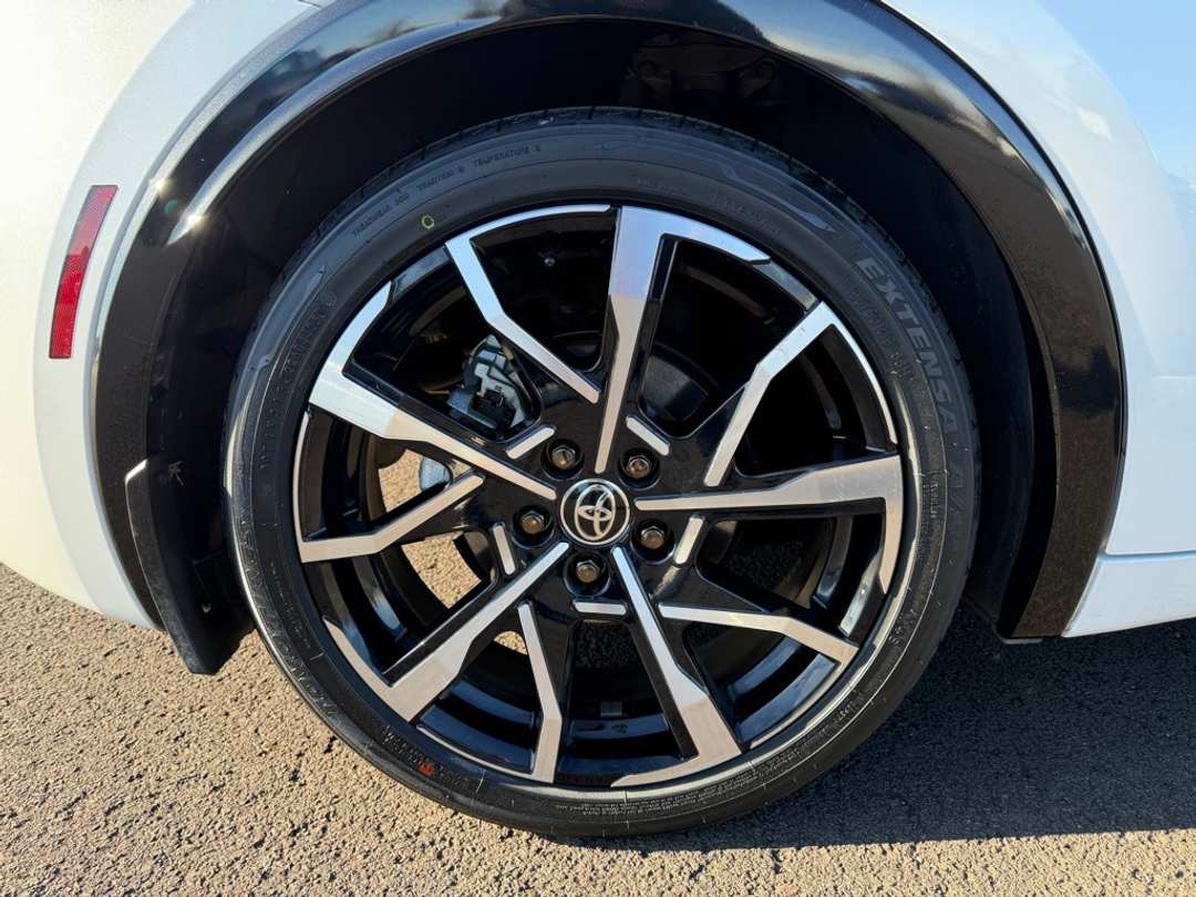 2024 Toyota Prius Prime XSE - Image 10