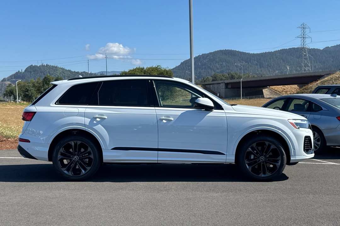 2025 Audi Q7 55 Premium Plus - Image 2