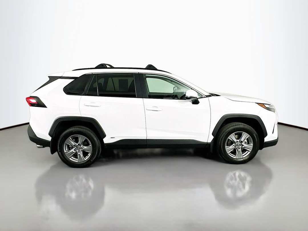 2024 Toyota Rav4 XLE - Image 9