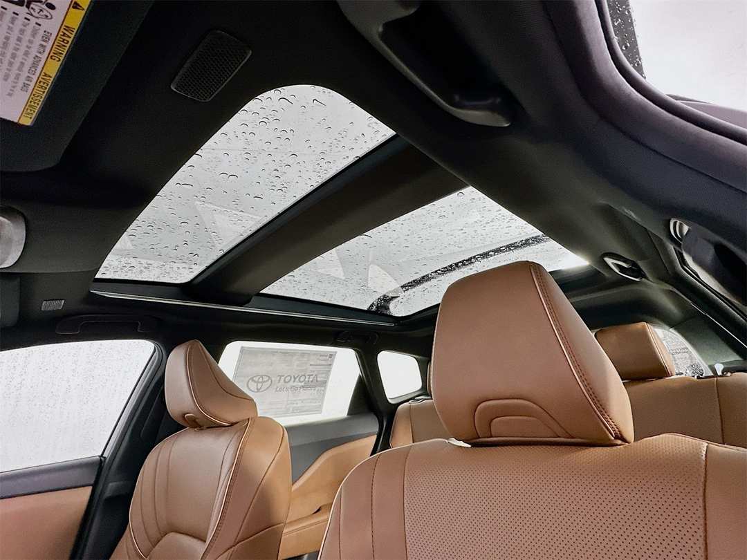 2025 Toyota Crown Signia Limited - Image 23