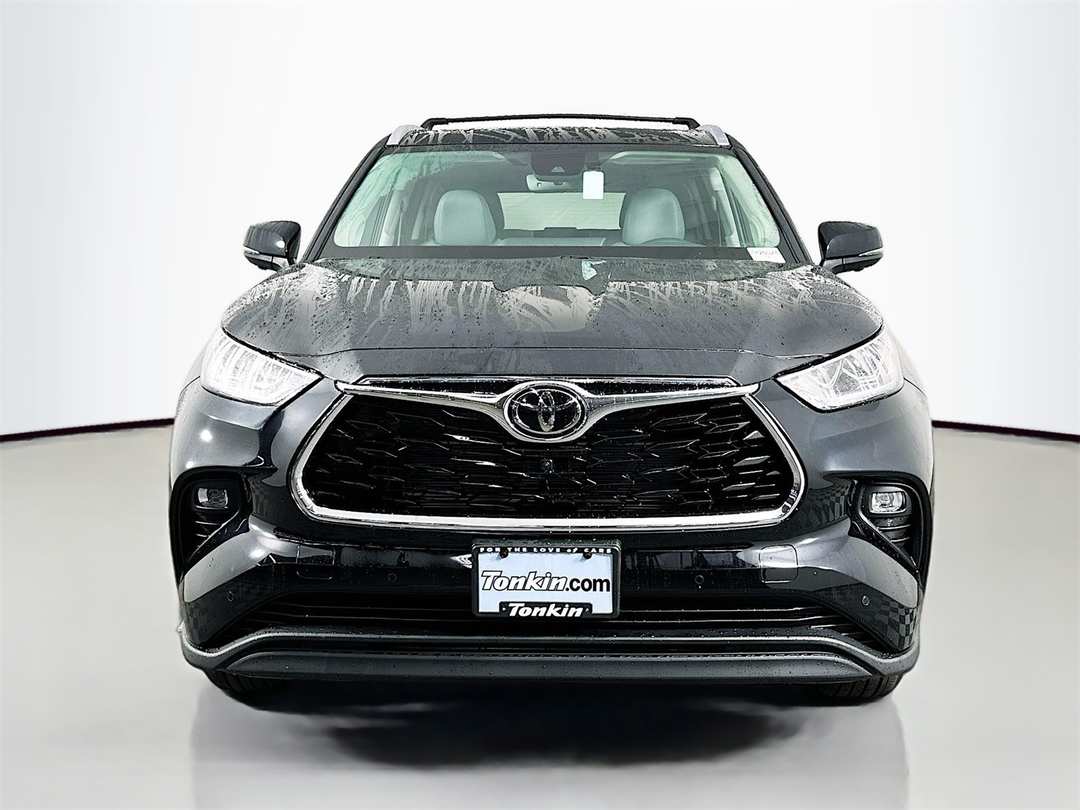 2026 Toyota Highlander Limited - Image 2