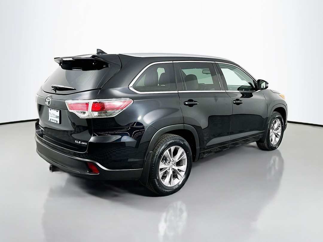 2015 Toyota Highlander XLE V6 - Image 8