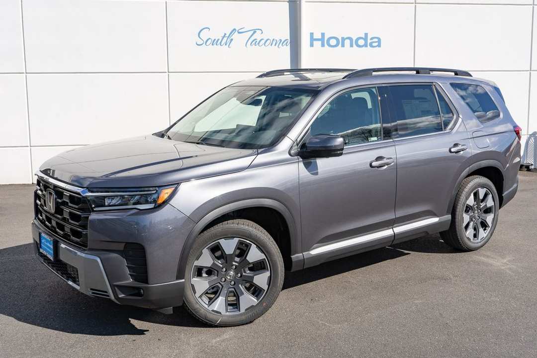 2026 Honda Pilot Touring w/Black Emblem Package - Image 2