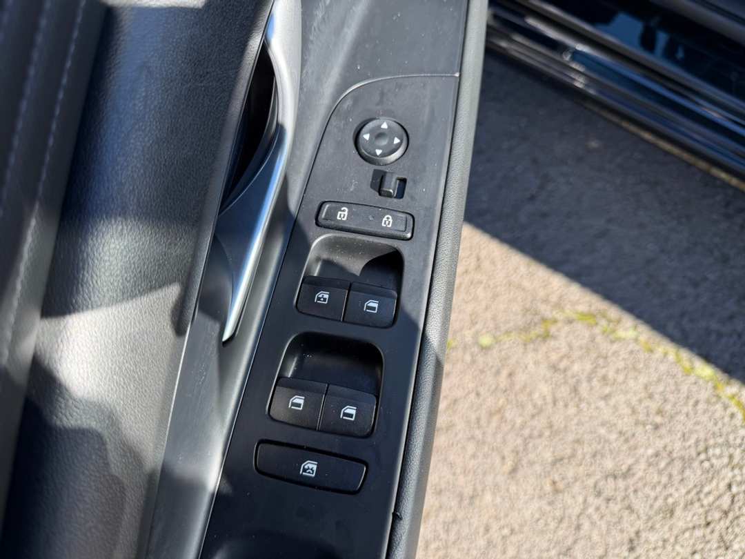 2023 Hyundai Elantra SEL - Image 13