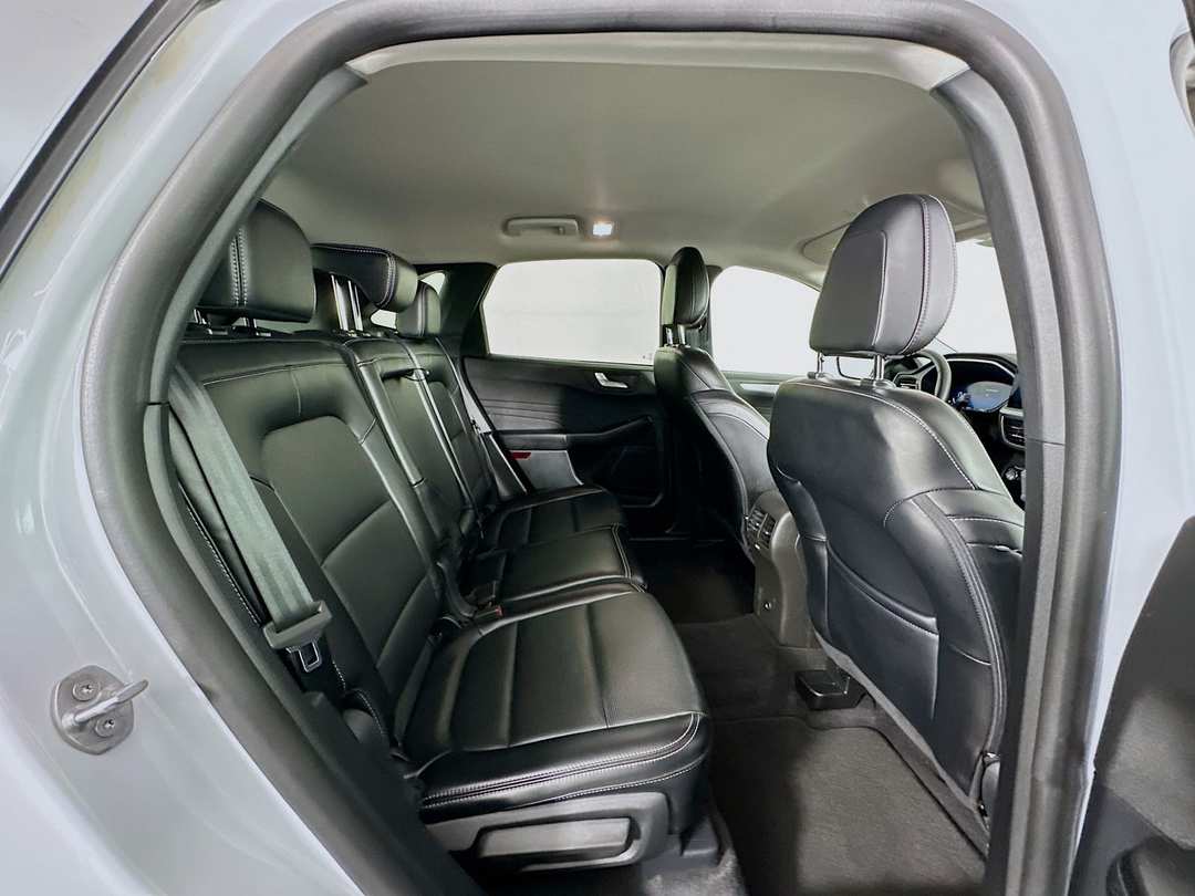 2025 Ford Escape Platinum - Image 28