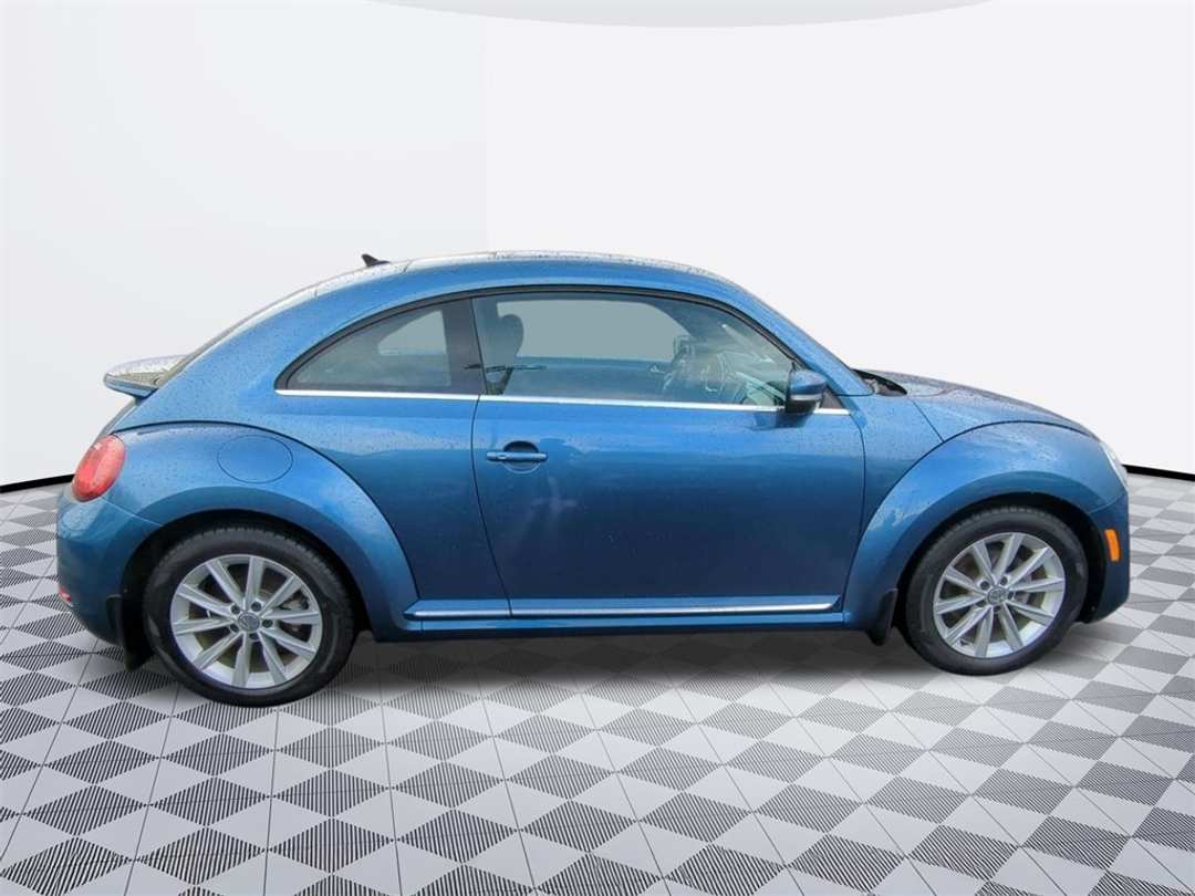 2019 Volkswagen Beetle 2.0T SE - Image 7
