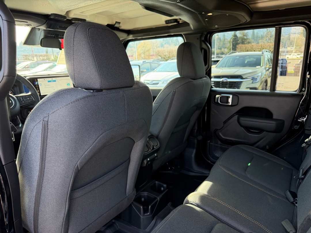 2026 Jeep Wrangler Willys - Image 30
