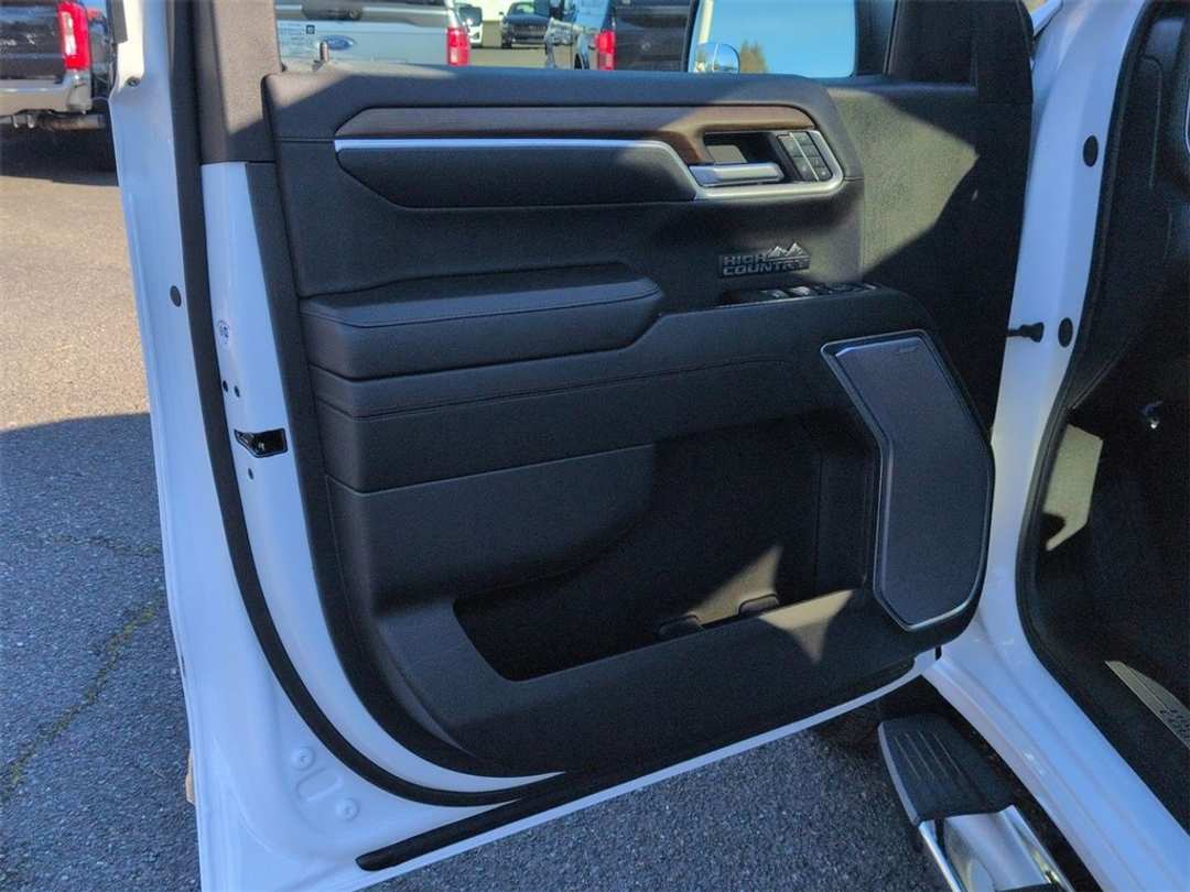 2024 Chevrolet Silverado 1500 High Country - Image 9