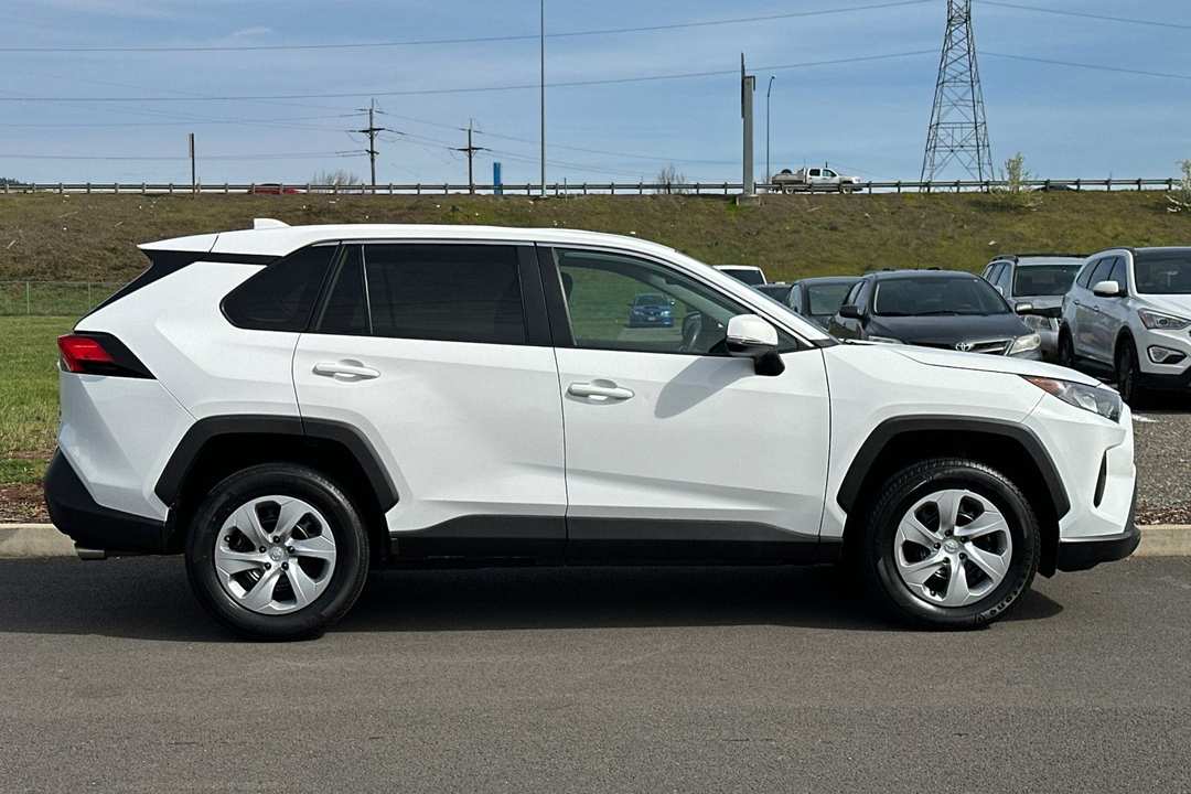 2022 Toyota Rav4 LE - Image 2