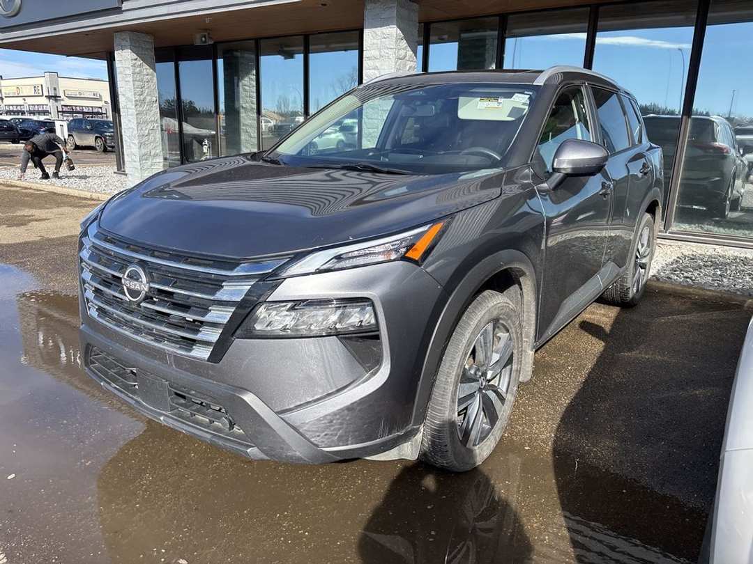 2024 Nissan Rogue SV Moonroof - Image 2
