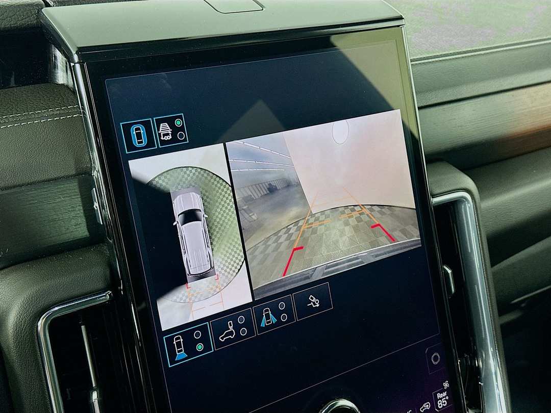 2025 GMC Yukon Denali - Image 15