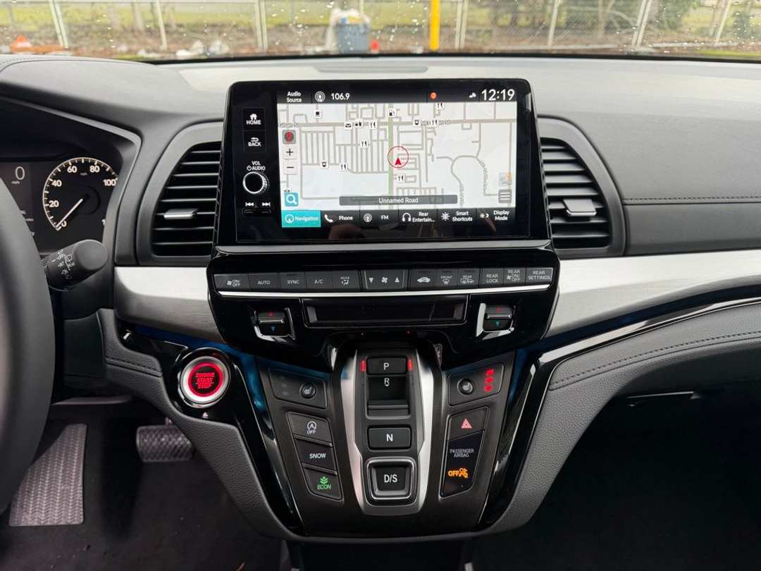 2026 Honda Odyssey Touring - Image 21