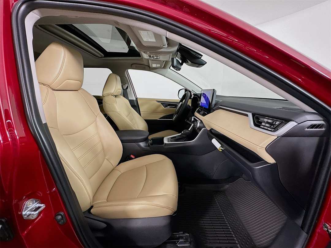 2025 Toyota Rav4 XLE Premium - Image 30
