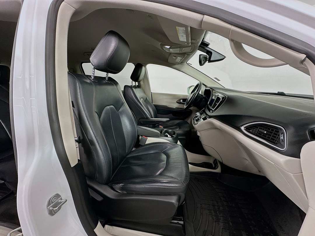 2019 Chrysler Pacifica Touring L - Image 28
