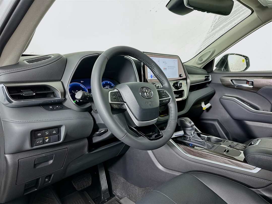2026 Toyota Highlander Limited - Image 9