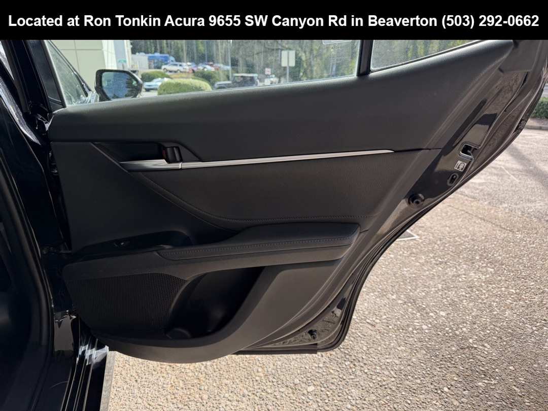 2018 Toyota Camry XLE - Image 28