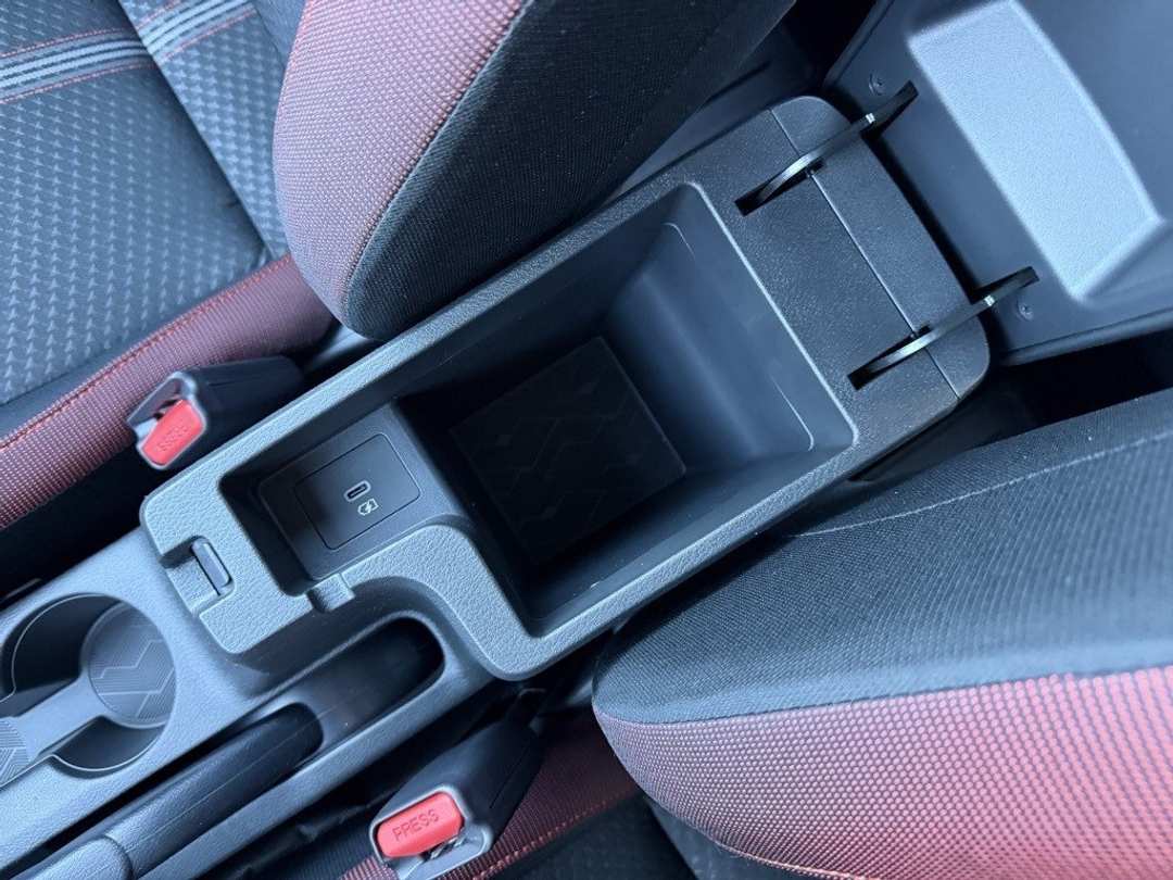 2025 Nissan Versa 1.6 SR - Image 25