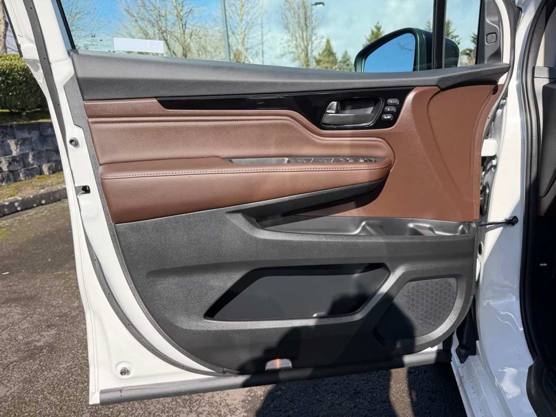 2026 Honda Odyssey Touring - Image 12