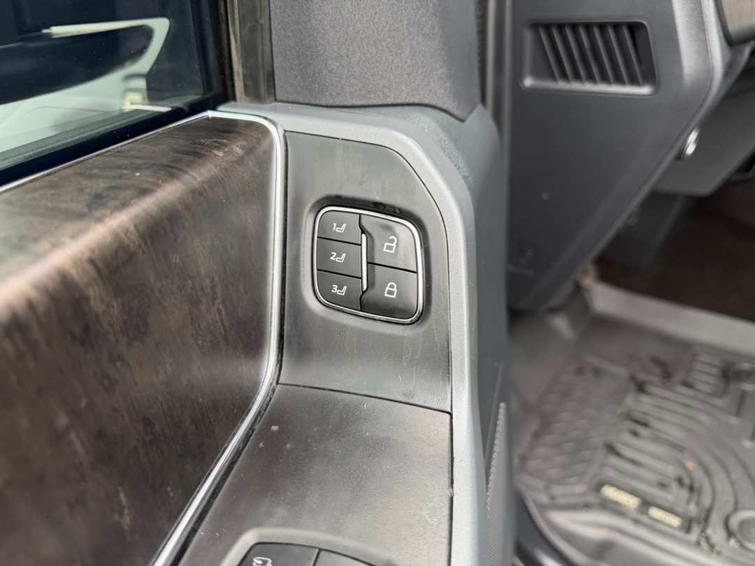 2022 Ford F-150 Lariat - Image 14