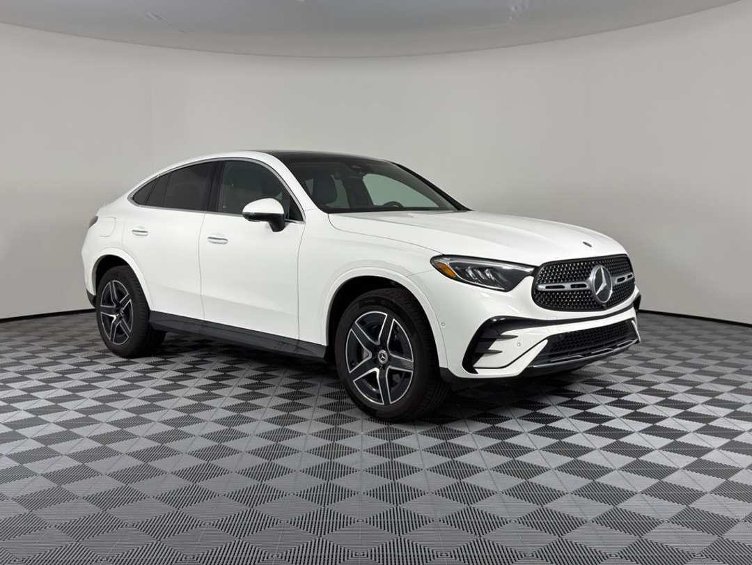2025 Mercedes-Benz GLC 300 - Image 2