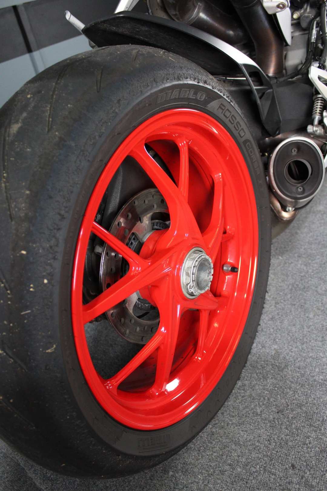 2023 Ducati Panigale V2 - Image 17